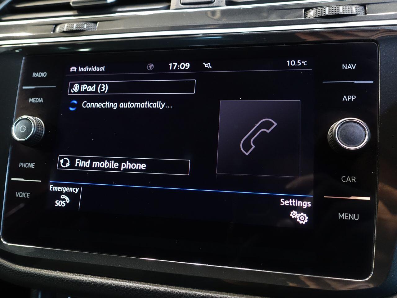 Volkswagen Tiguan - Image 32