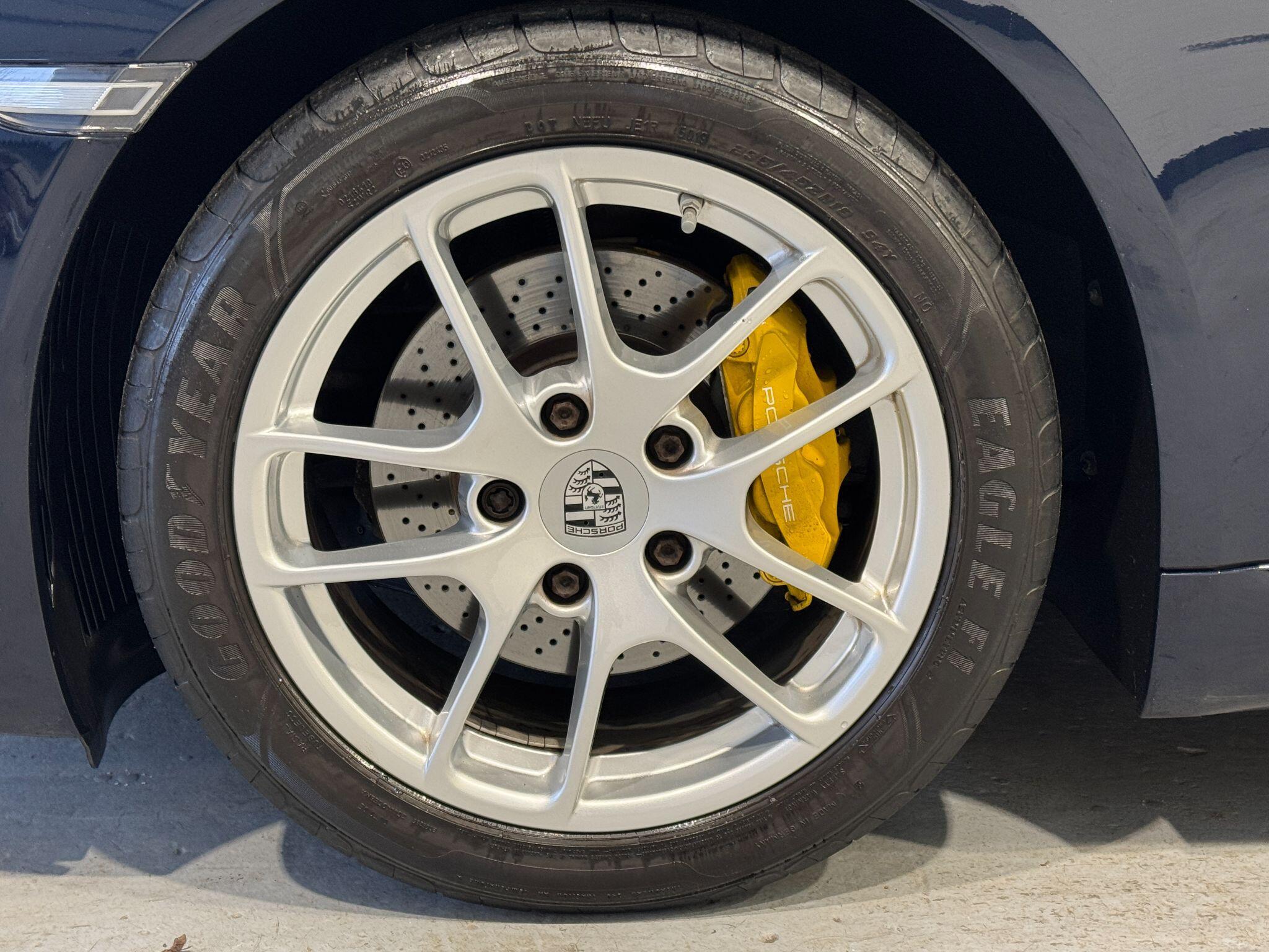 Porsche 718 Cayman - Image 25