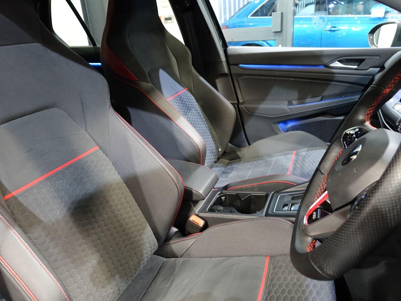 Volkswagen Golf - Image 18