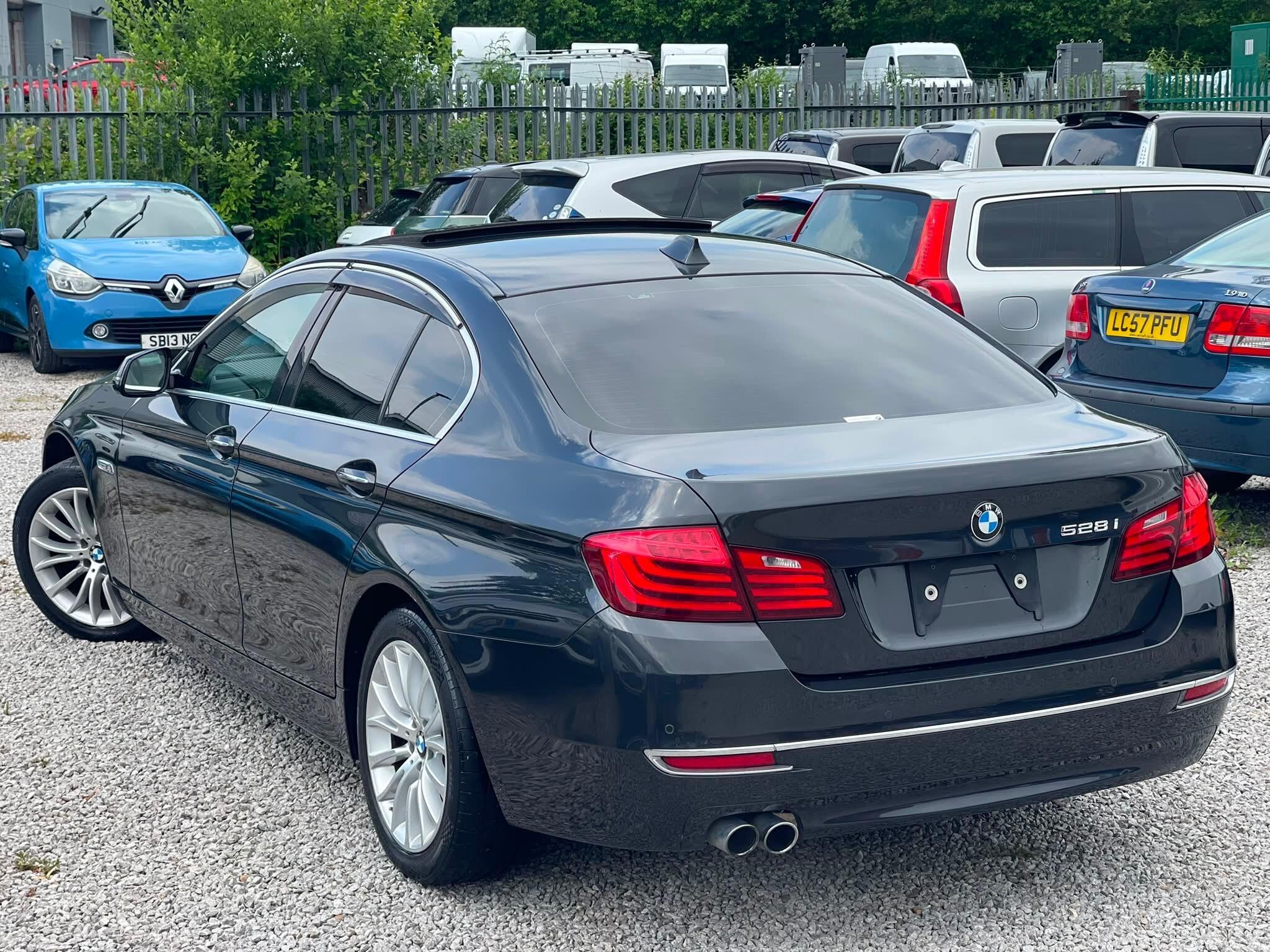 BMW 5 Series - Image 10