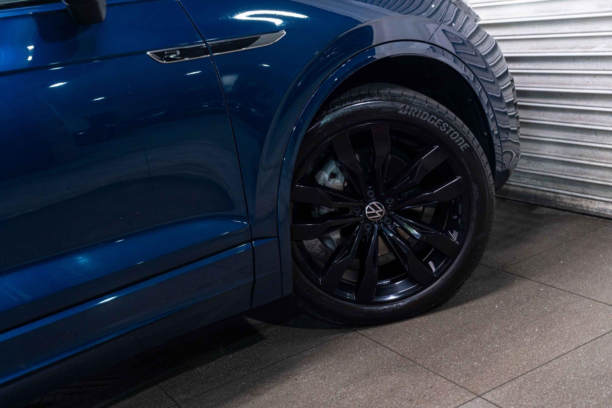 Volkswagen Touareg - Image 17