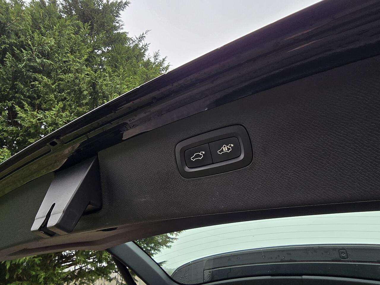 Volvo XC90 - Image 11