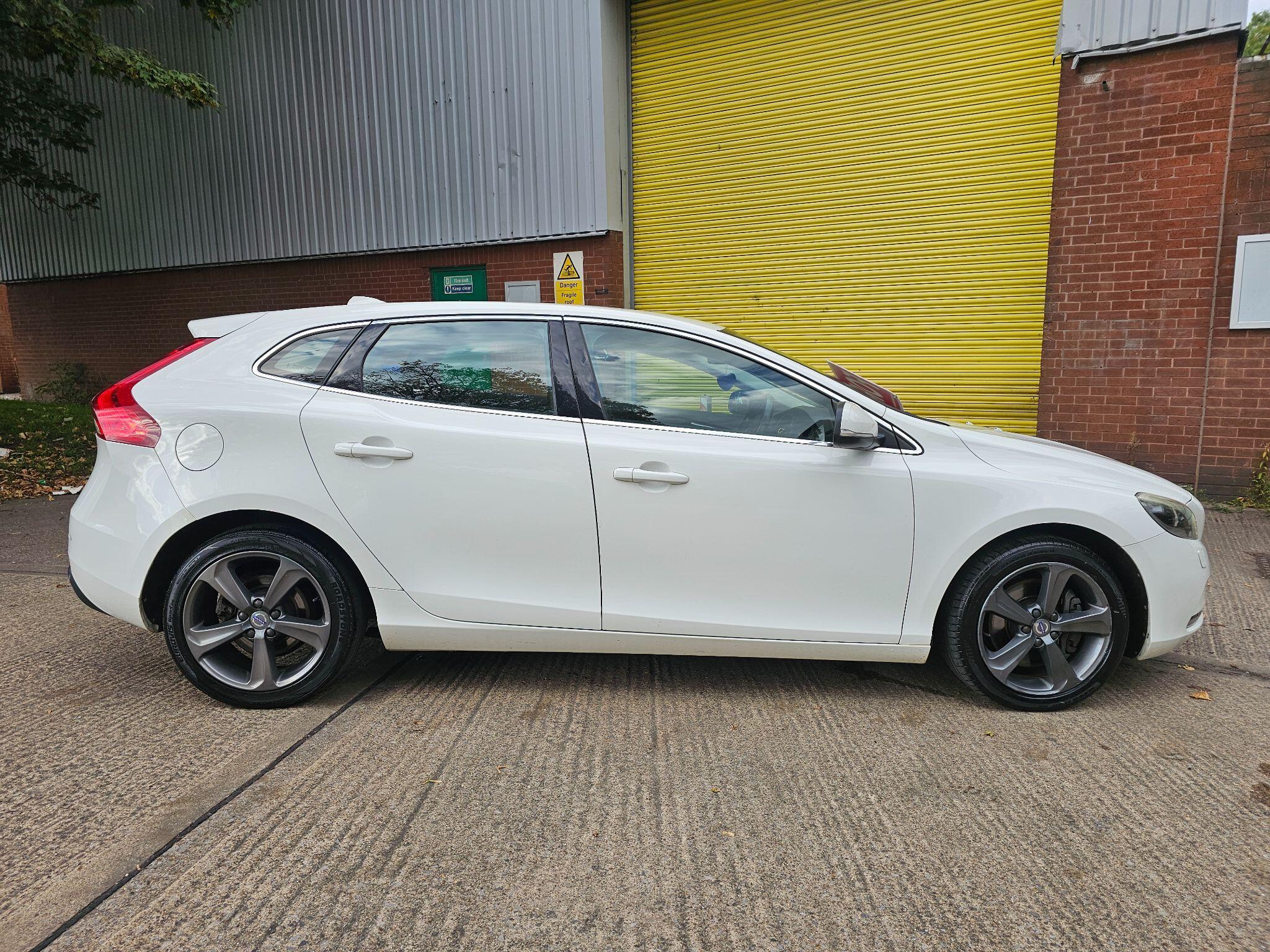 Volvo V40 - Image 5