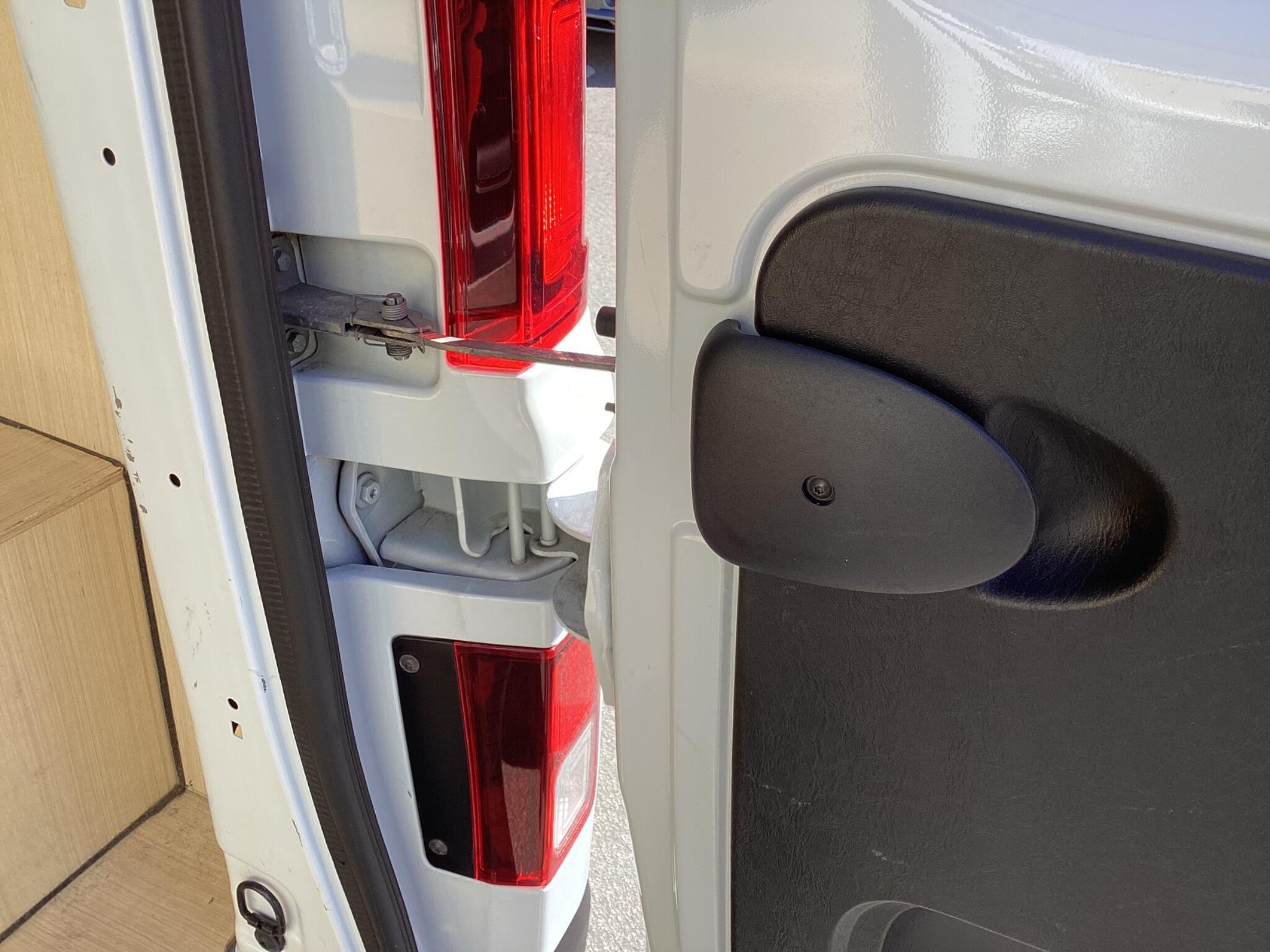 Renault Trafic - Image 14