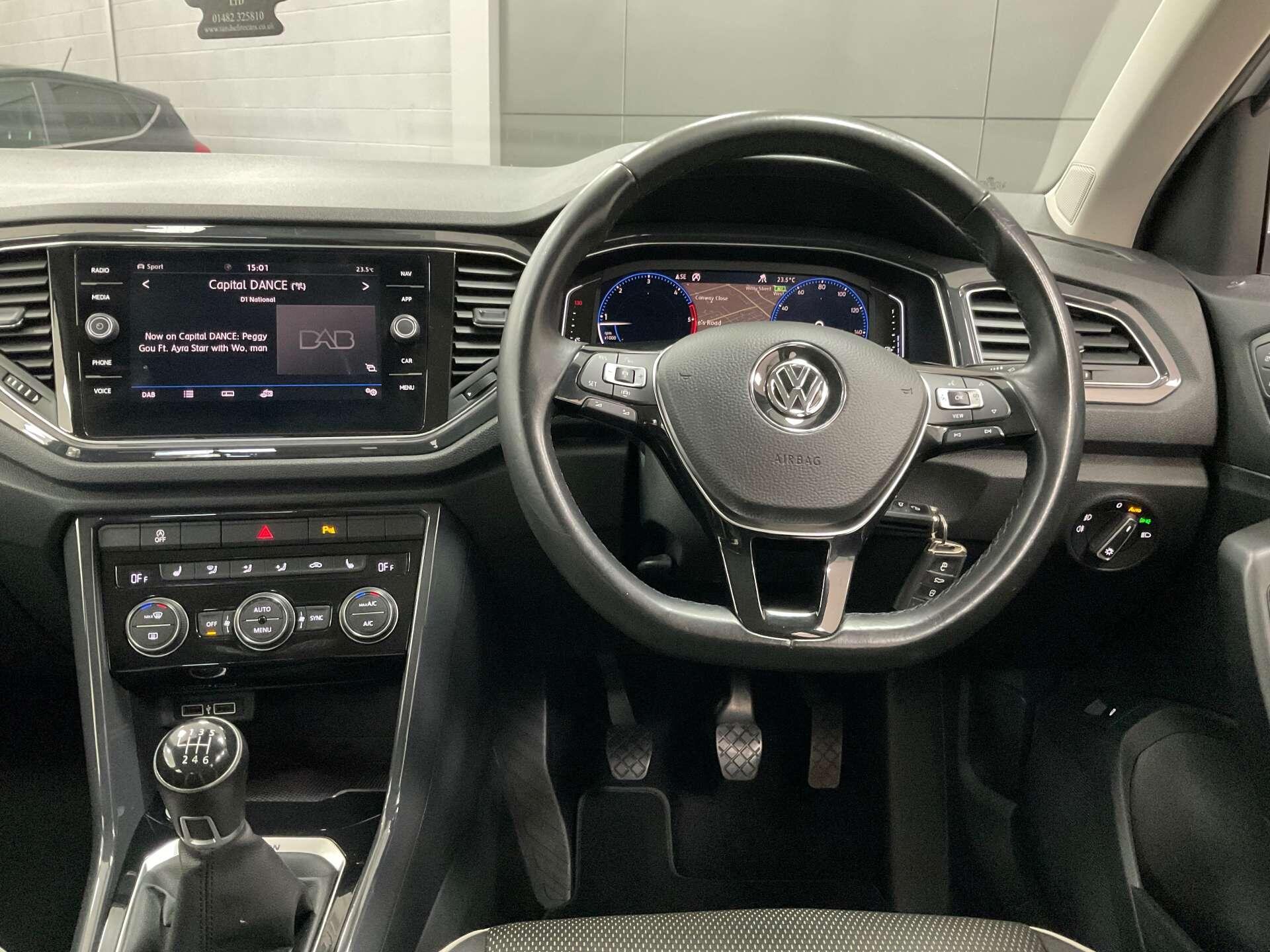 Volkswagen T-Roc - Image 12