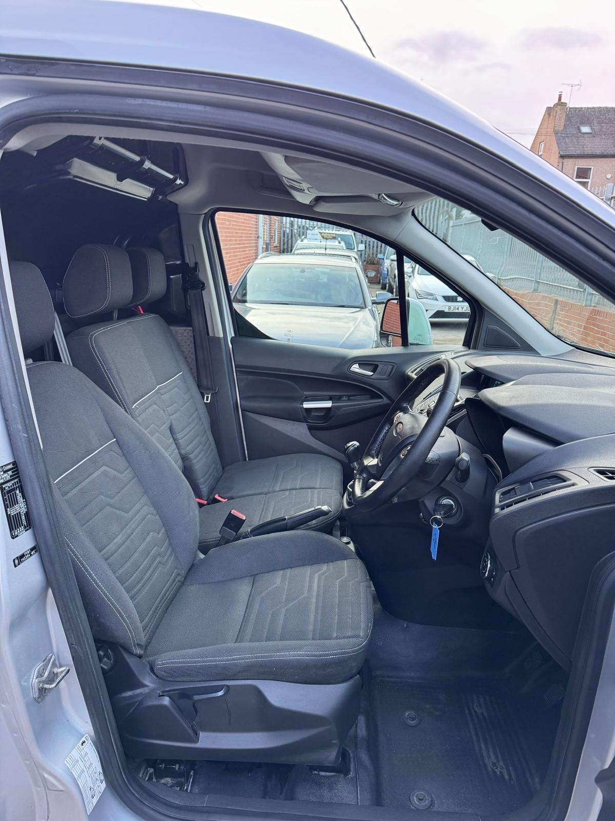 Ford Transit Connect - Image 24