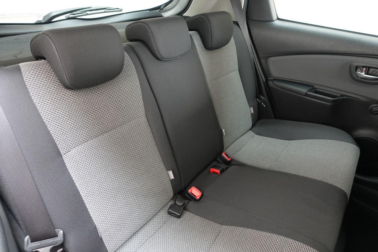 Toyota Yaris - Image 18
