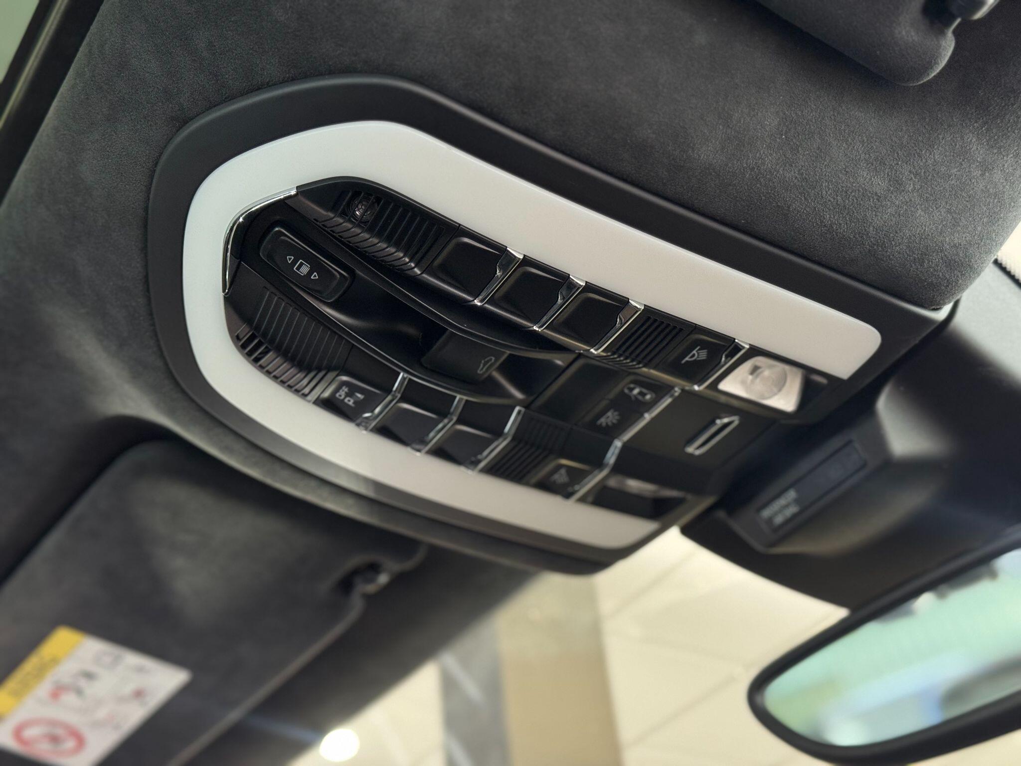Porsche Macan - Image 17