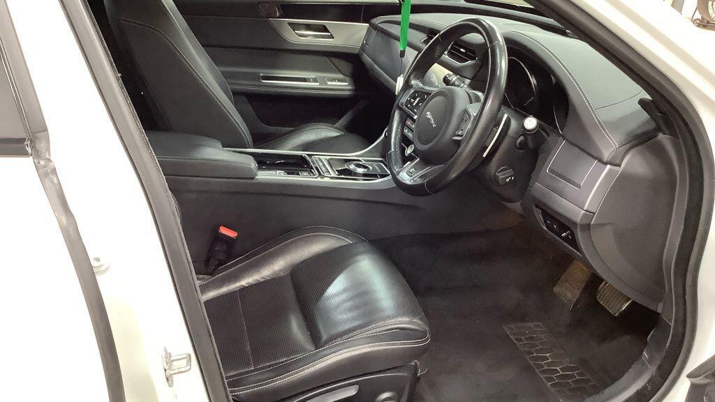 Jaguar XF - Image 3
