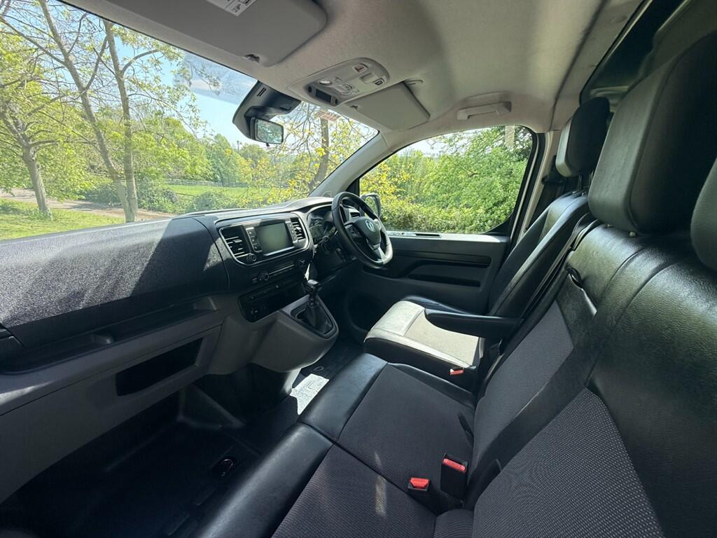 Vauxhall Vivaro - Image 22