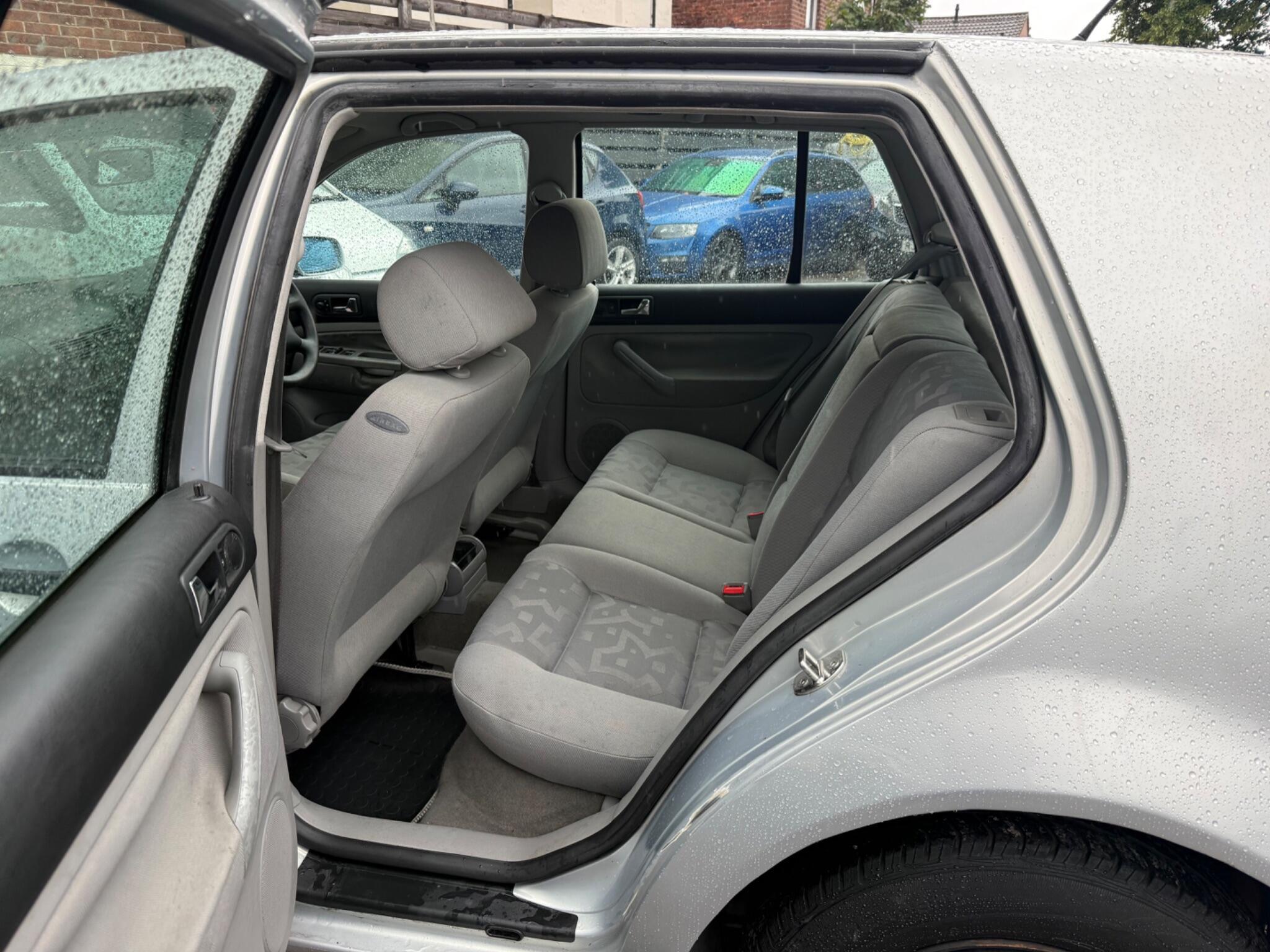 Volkswagen Golf - Image 20