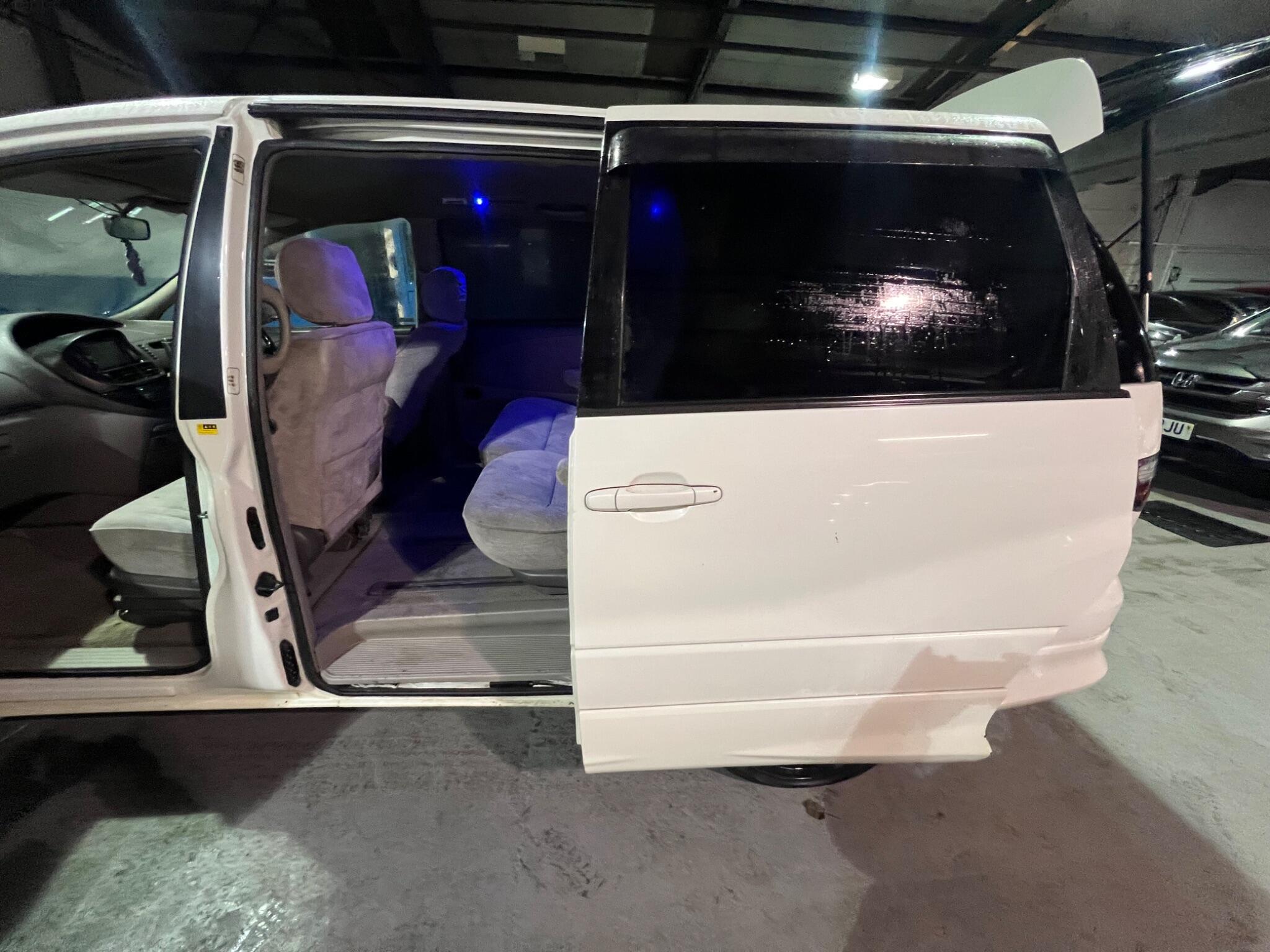 Toyota Estima - Image 34