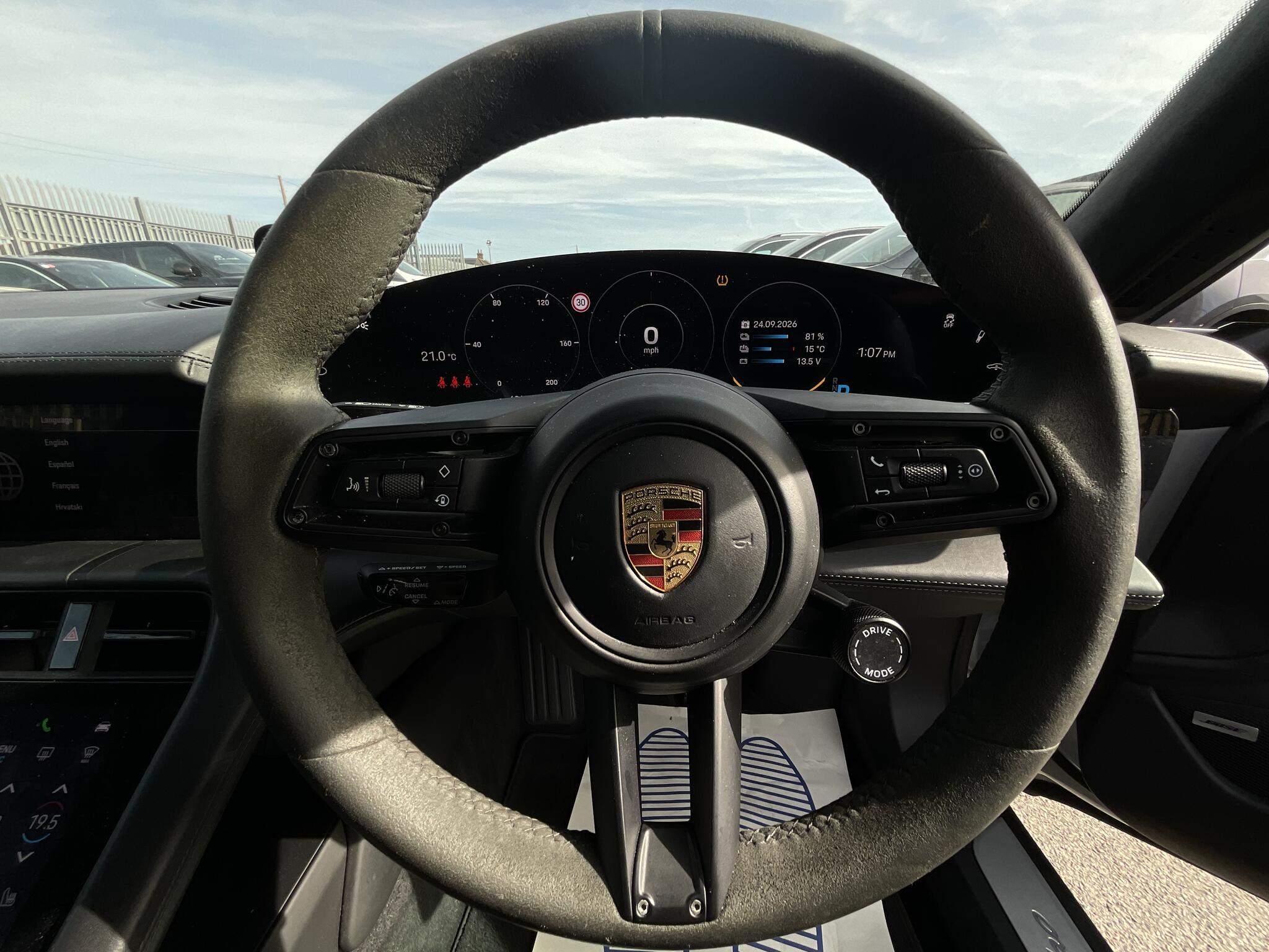 Porsche Taycan - Image 15
