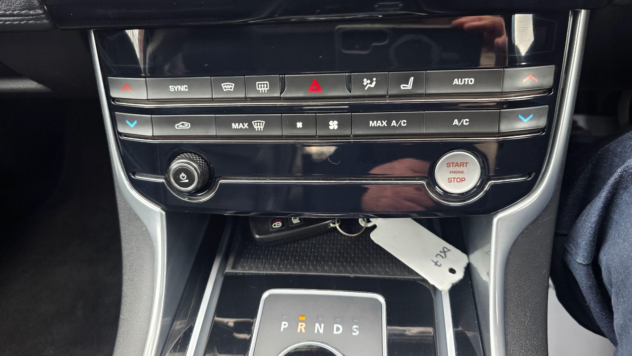 Jaguar XE - Image 34