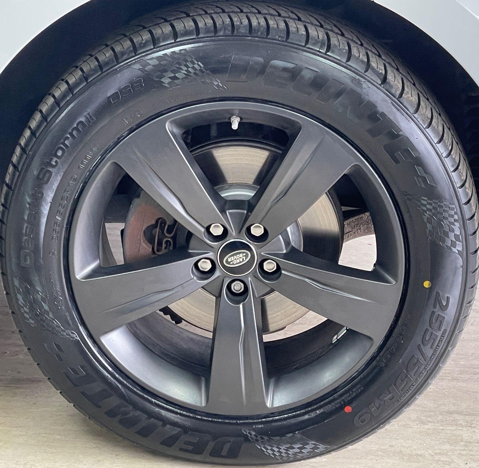 Land Rover Range Rover Velar - Image 16