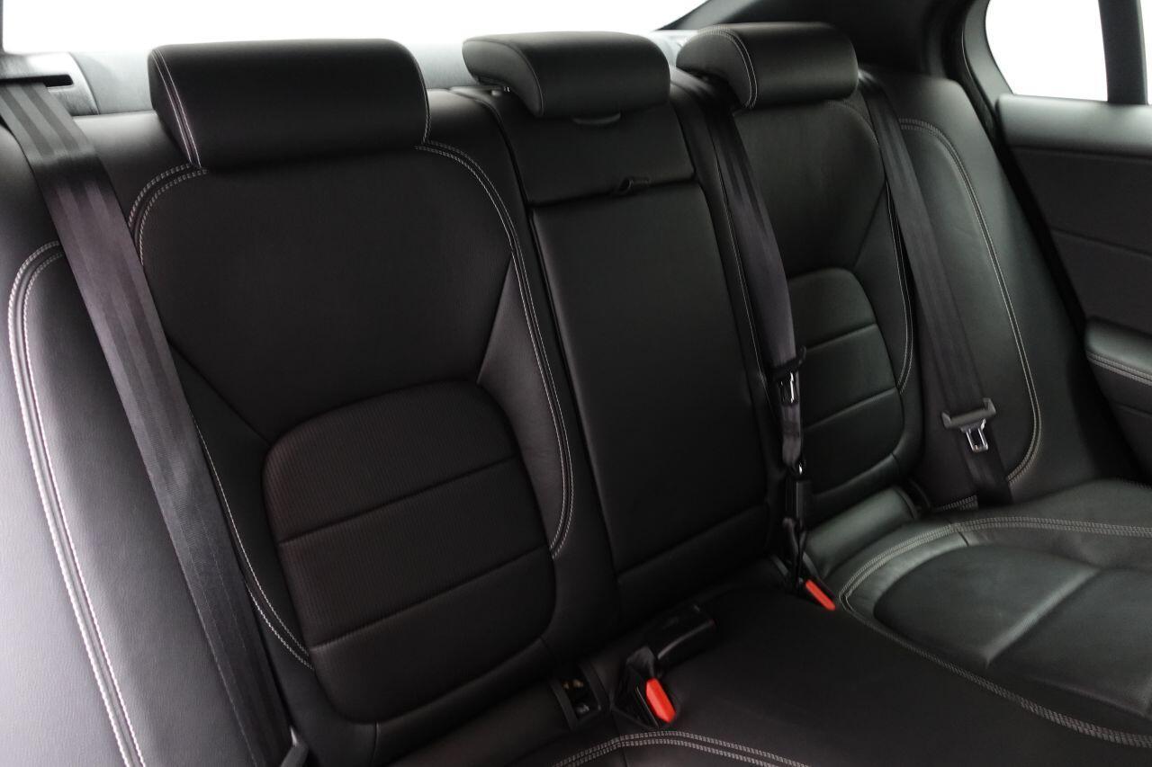 Jaguar XE - Image 18