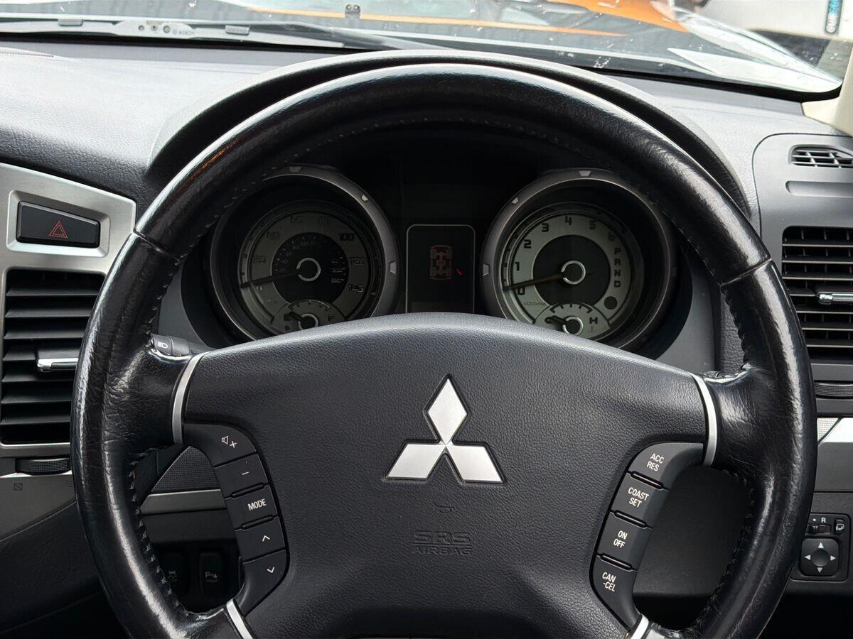 Mitsubishi Shogun - Image 22