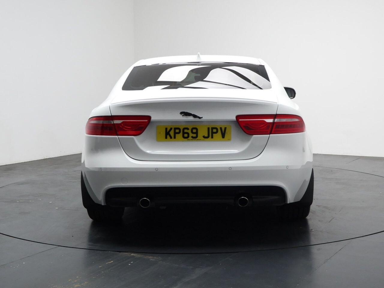 Jaguar XE - Image 11