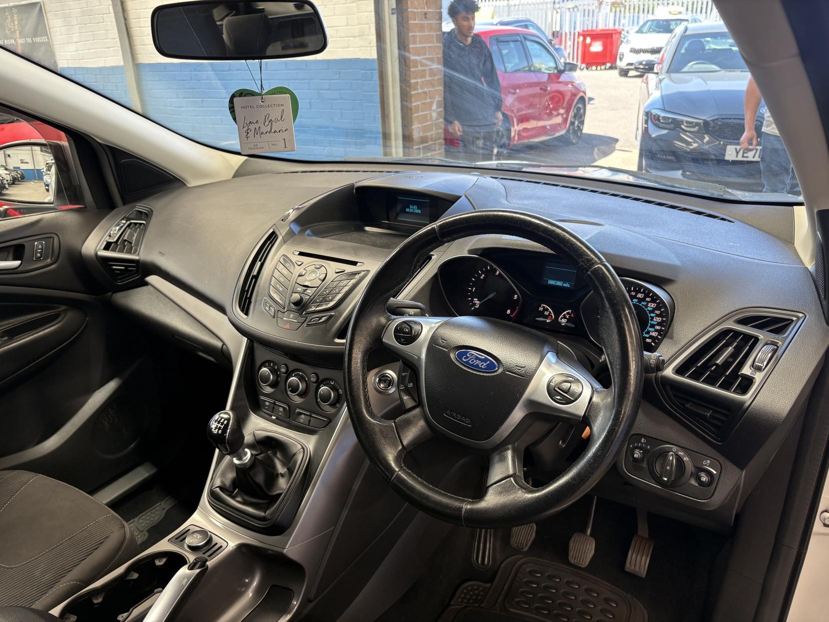 Ford Kuga - Image 11