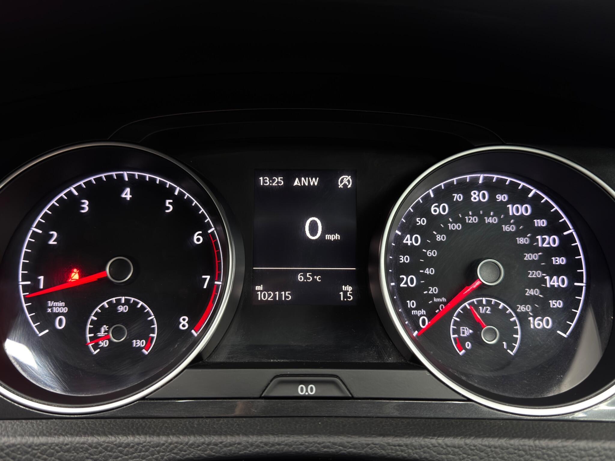 Volkswagen Golf - Image 22