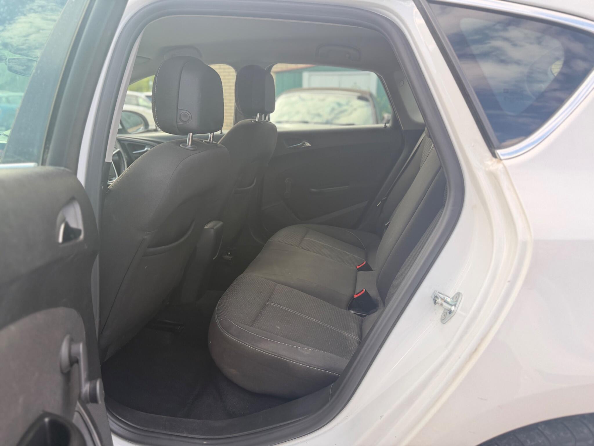 Vauxhall Astra - Image 9