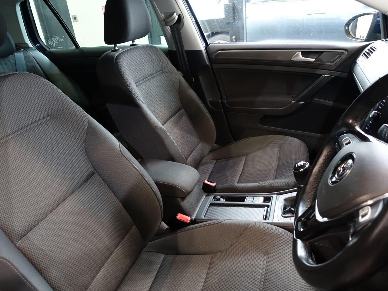 Volkswagen Golf - Image 13