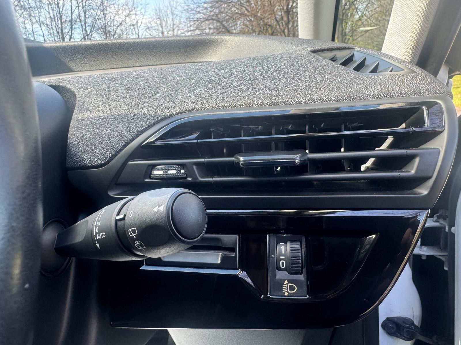 Citroen C4 Picasso - Image 18