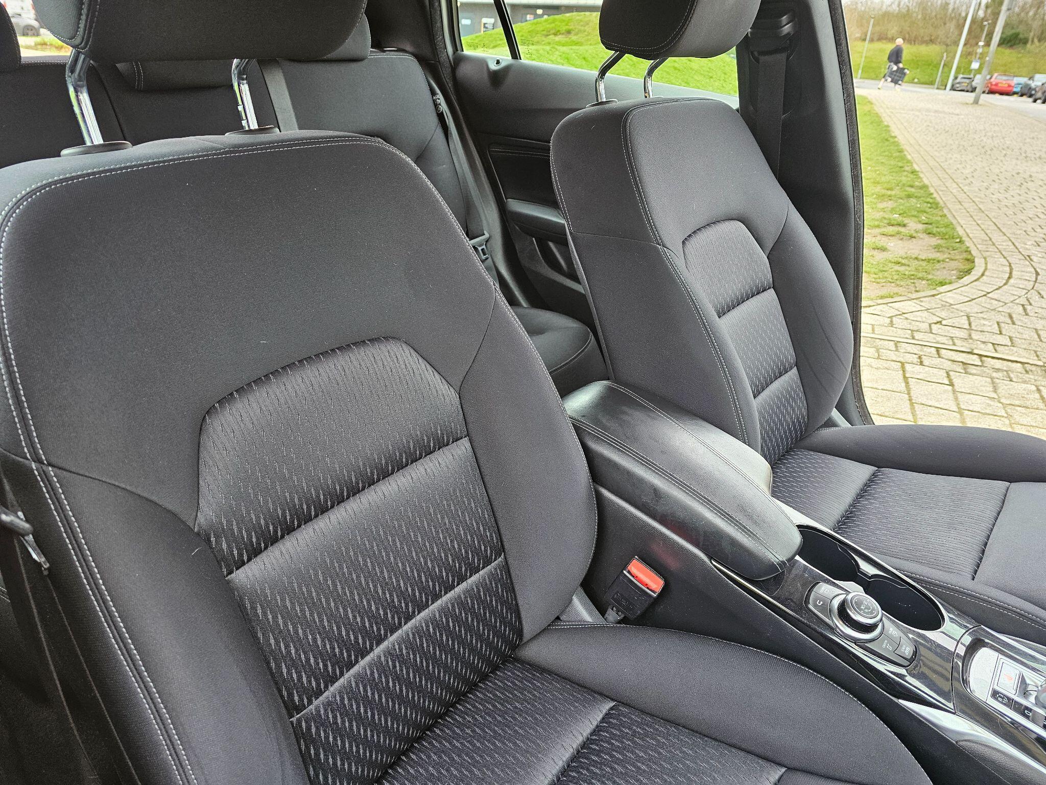 Infiniti Q30 - Image 26