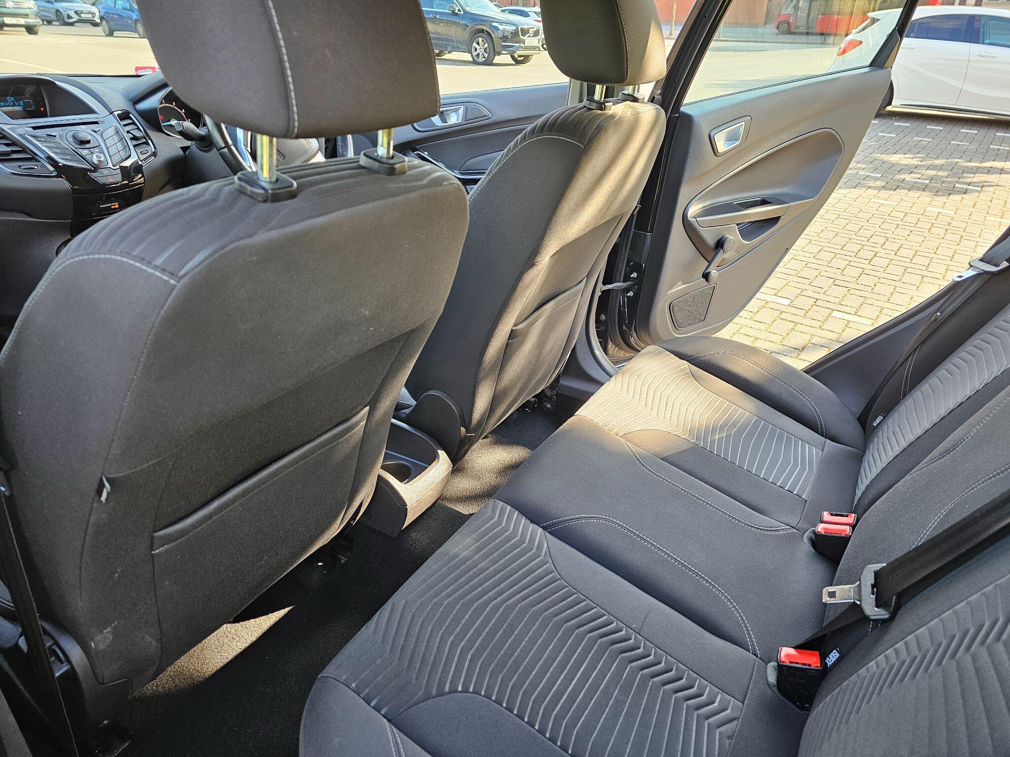 Ford Fiesta - Image 12