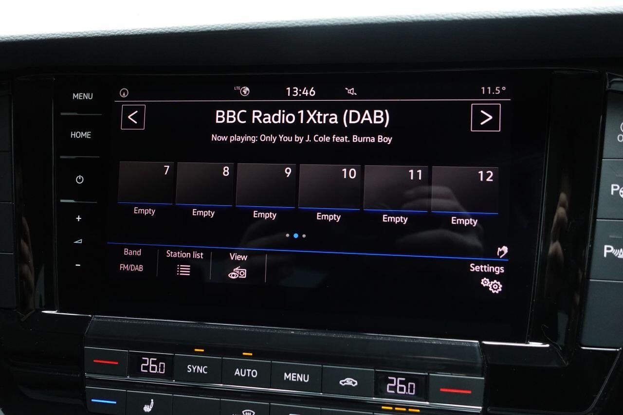 Volkswagen Touareg - Image 25