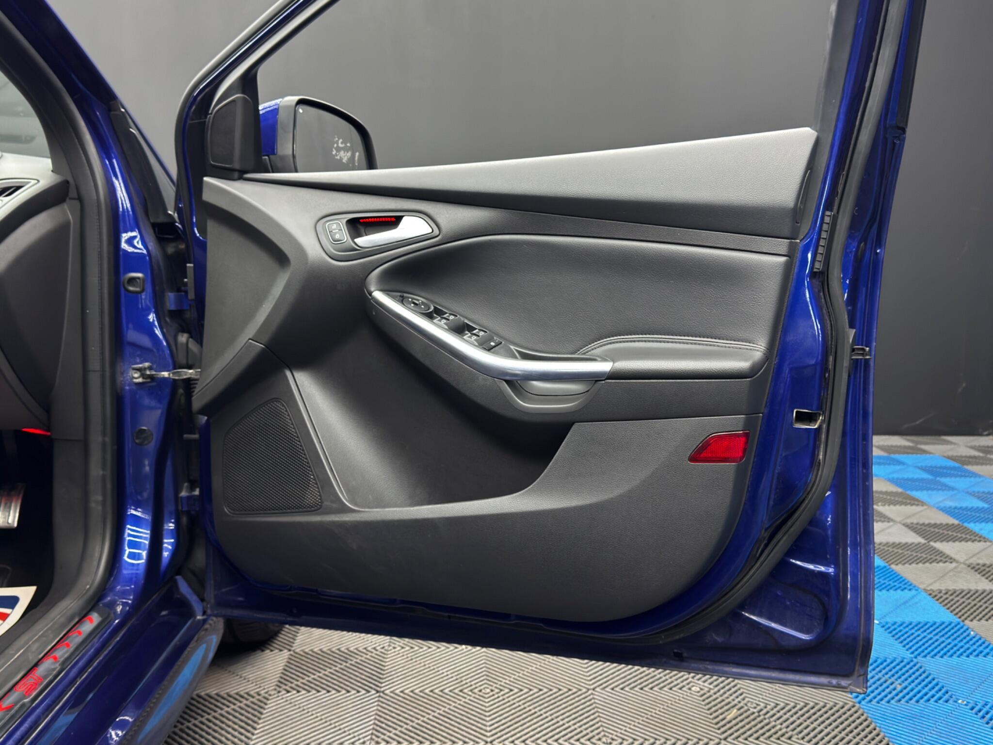 Ford Focus - Image 39