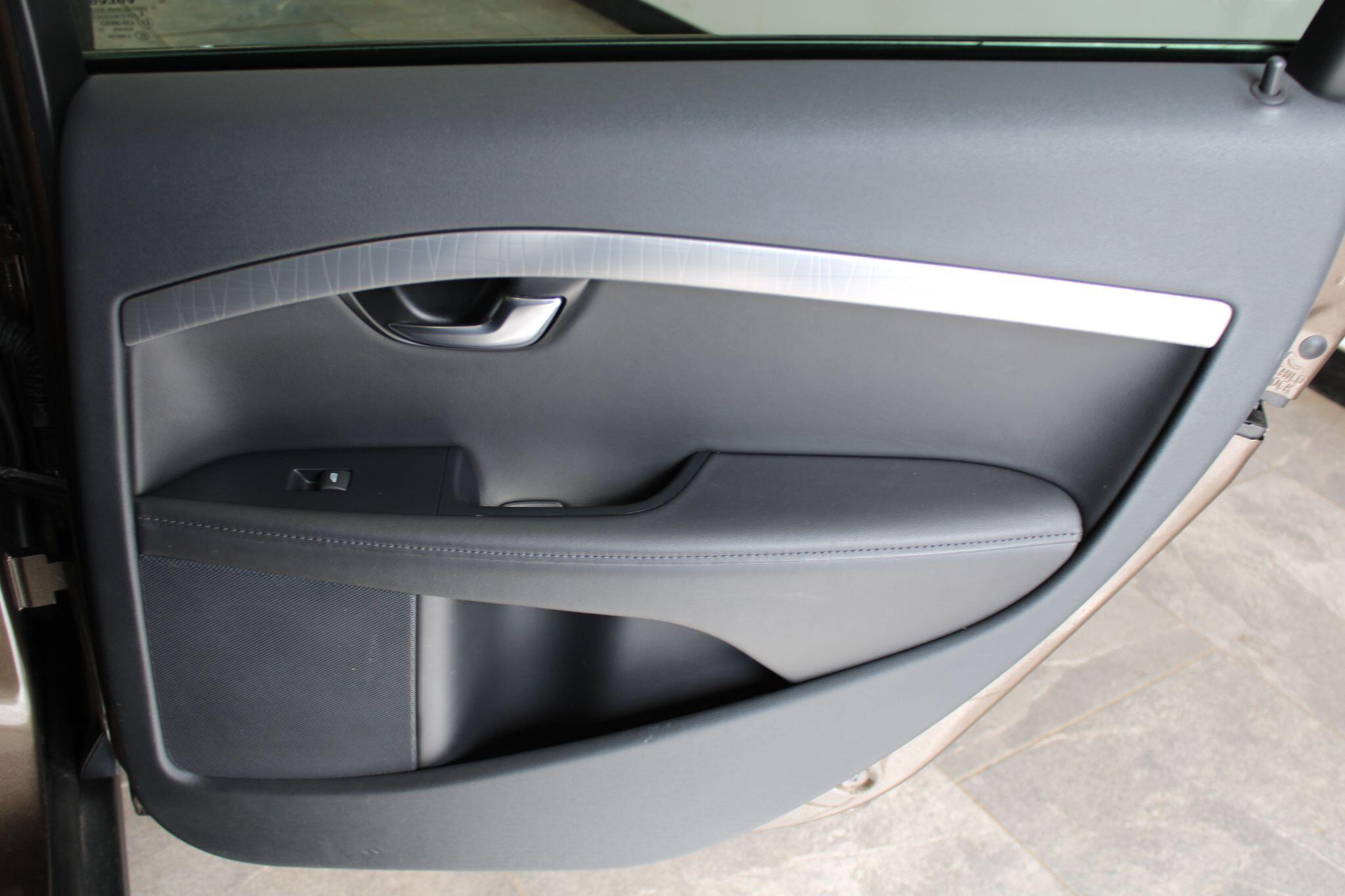 Volvo XC70 - Image 53