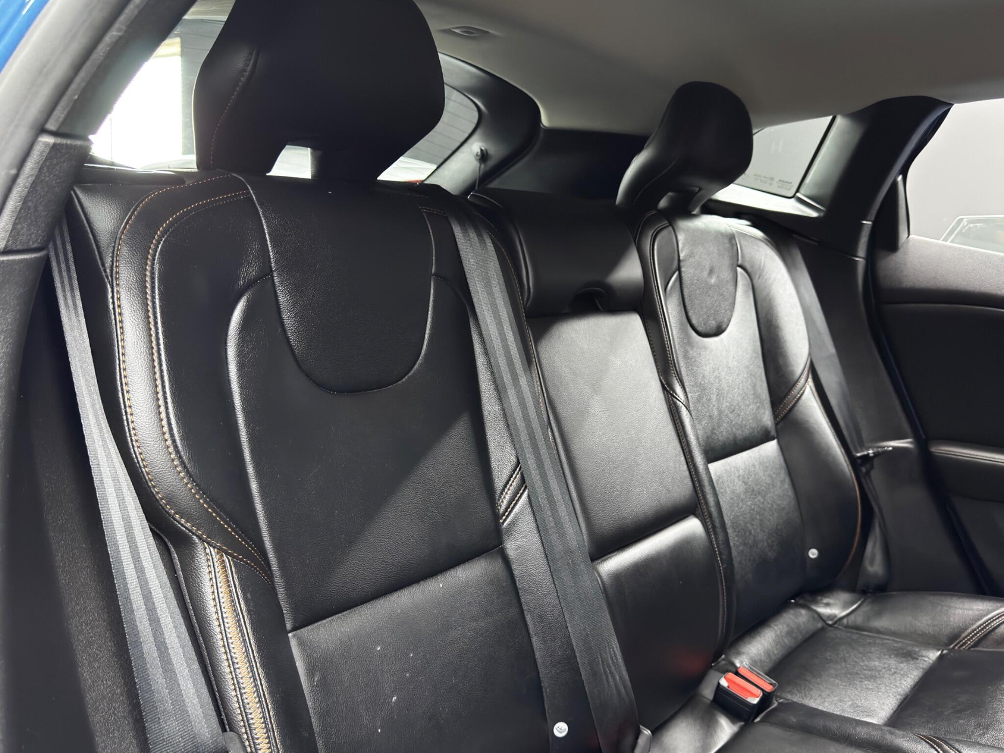 Volvo V40 CROSS COUNTRY - Image 15