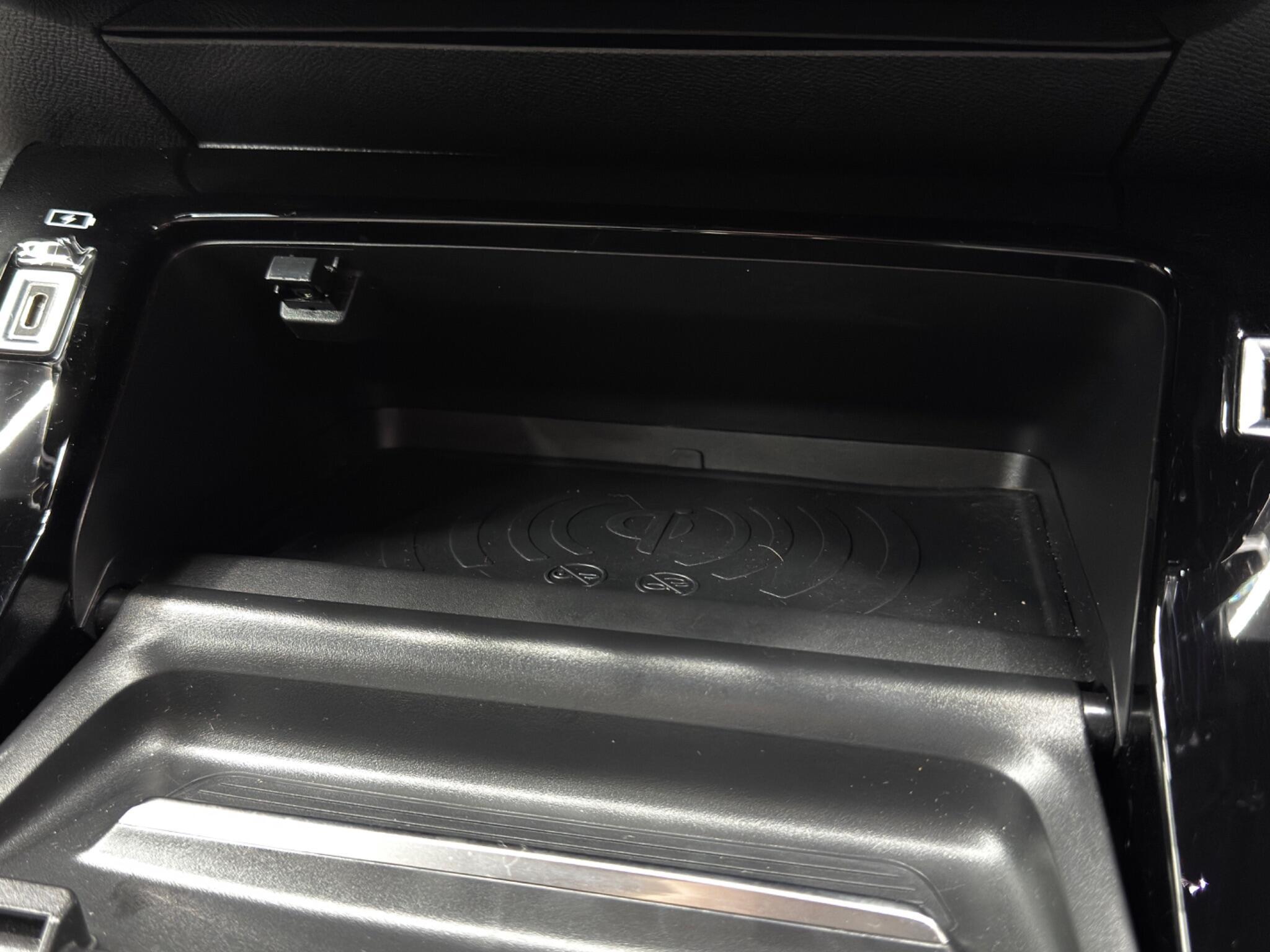 Peugeot E-208 - Image 26