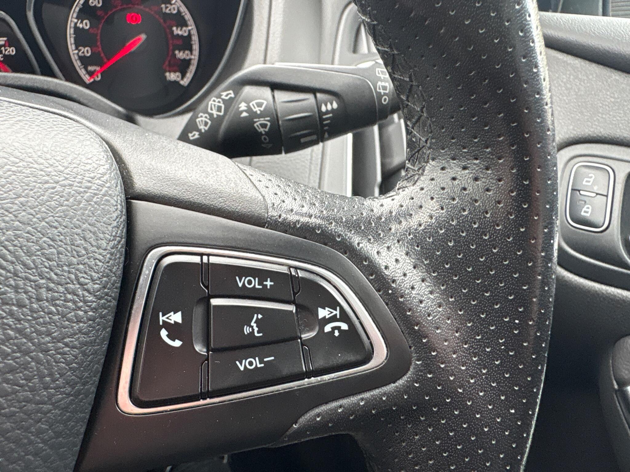 Ford Focus - Image 39