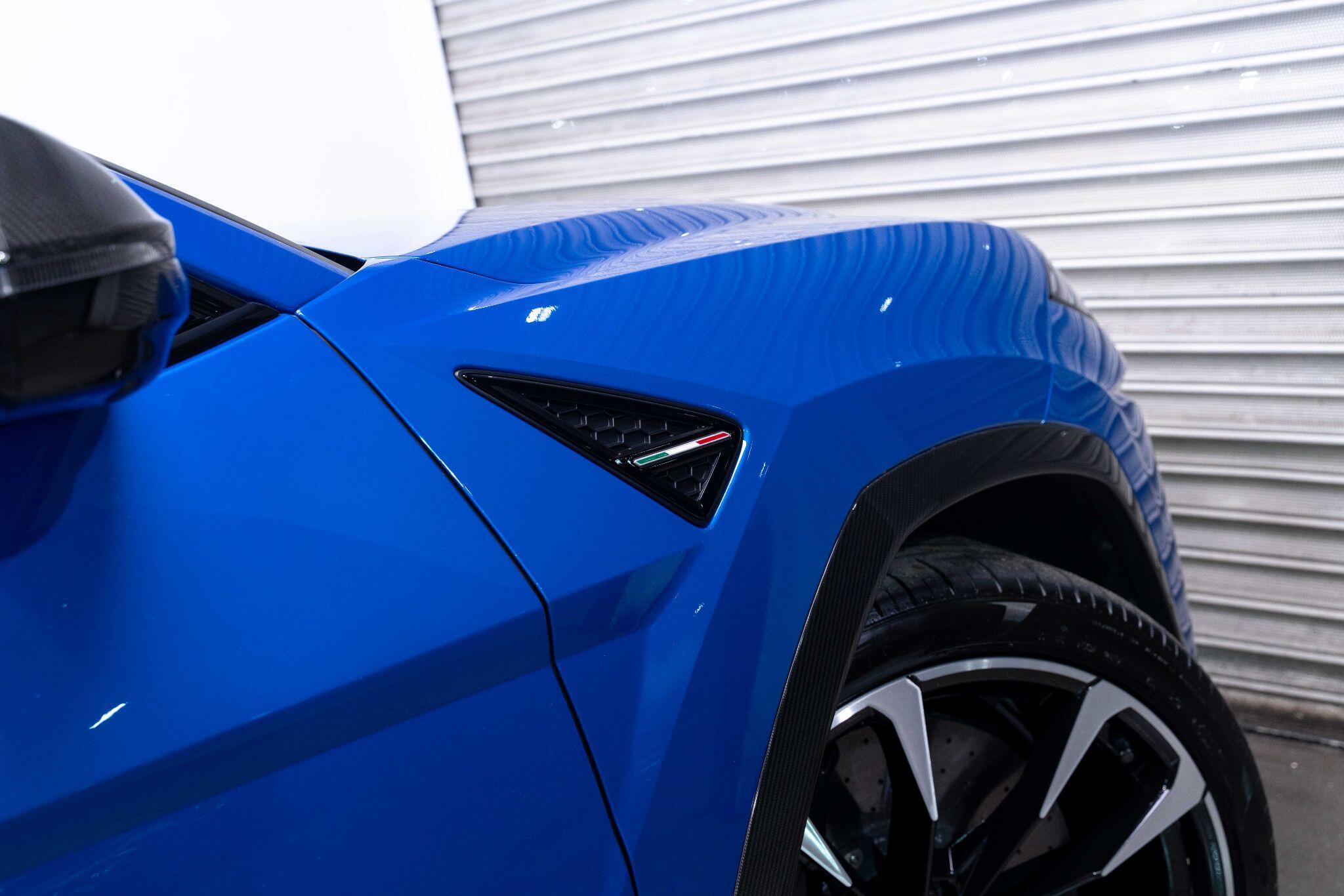 Lamborghini Urus - Image 15