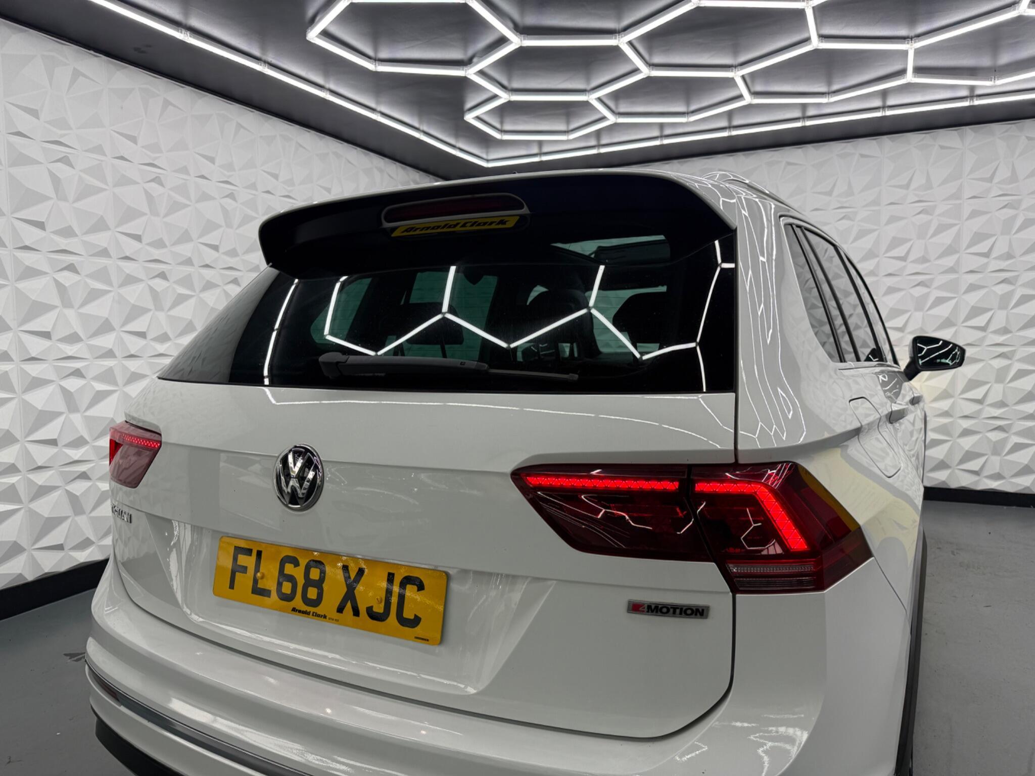 Volkswagen Tiguan - Image 20