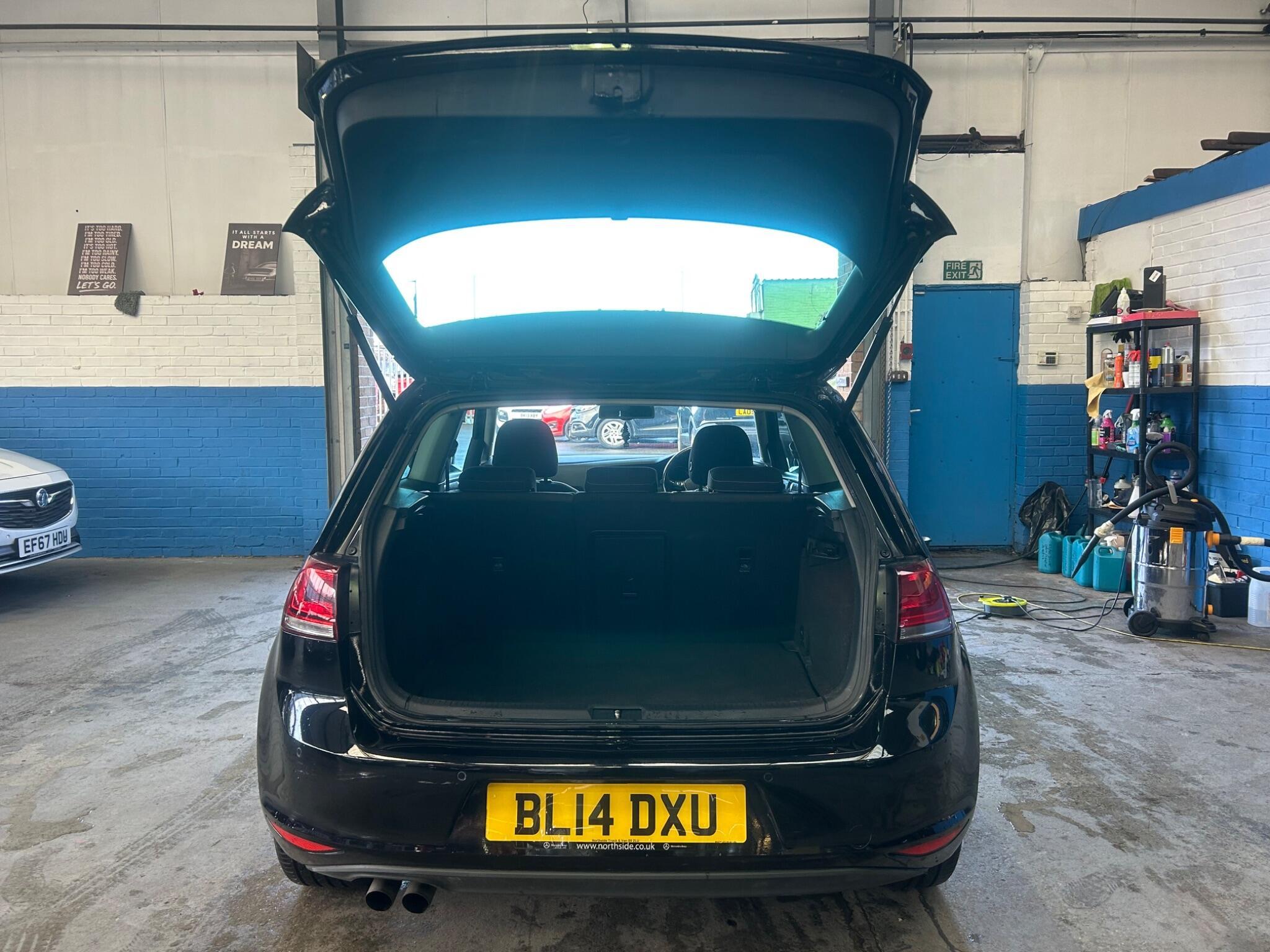 Volkswagen Golf - Image 29