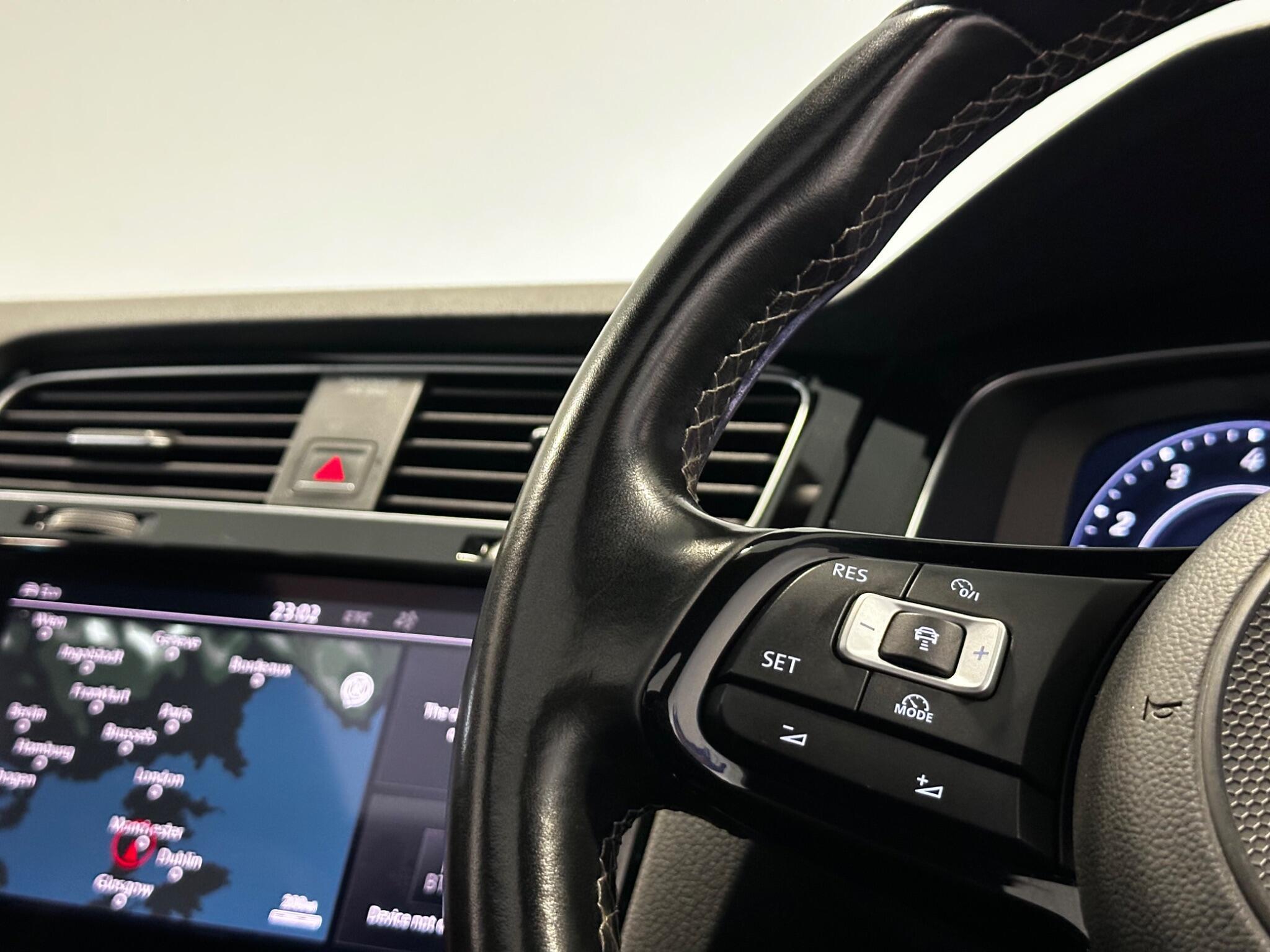 Volkswagen Golf - Image 28