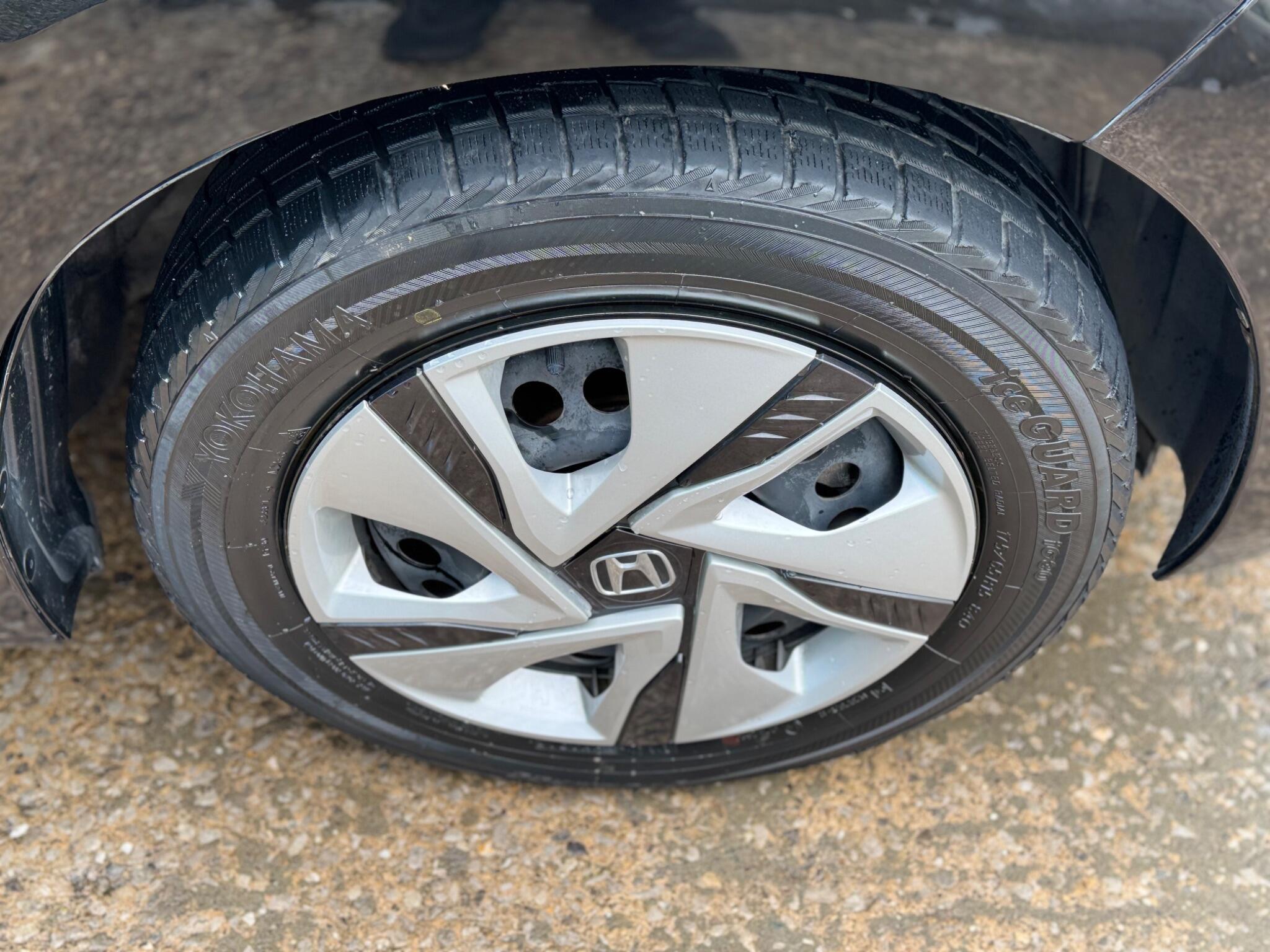 Honda FIT - Image 16