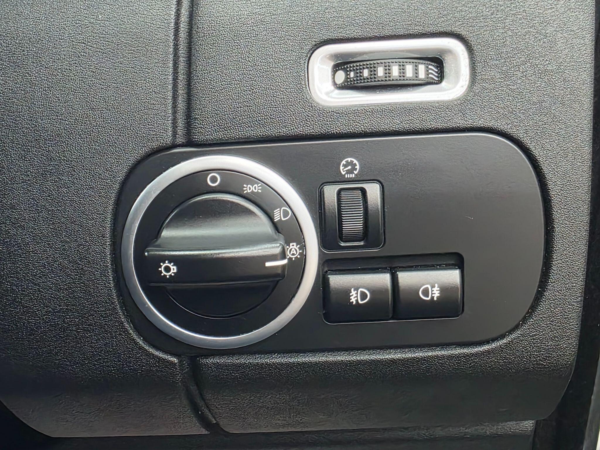 Land Rover DISCOVERY 4 - Image 29