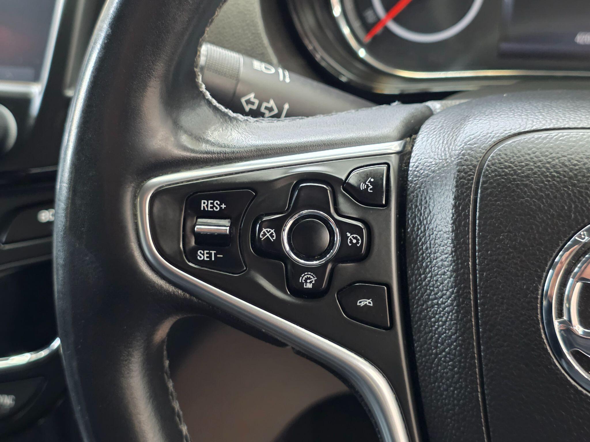 Vauxhall Insignia - Image 27