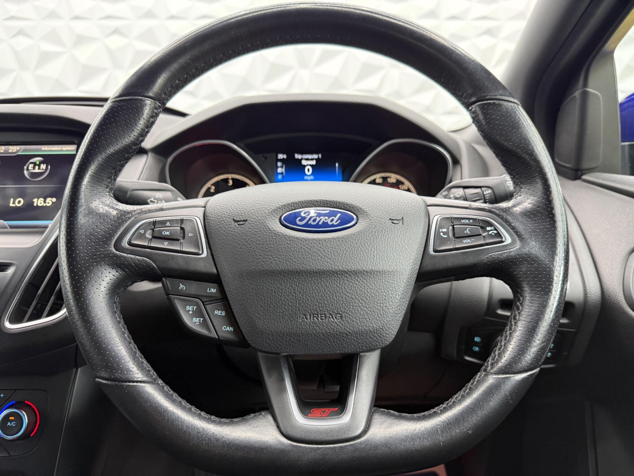 Ford Focus - Image 36