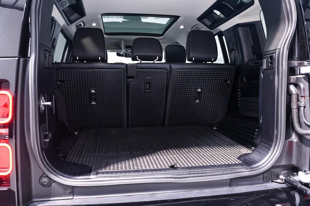 Land Rover Defender 110 - Image 39