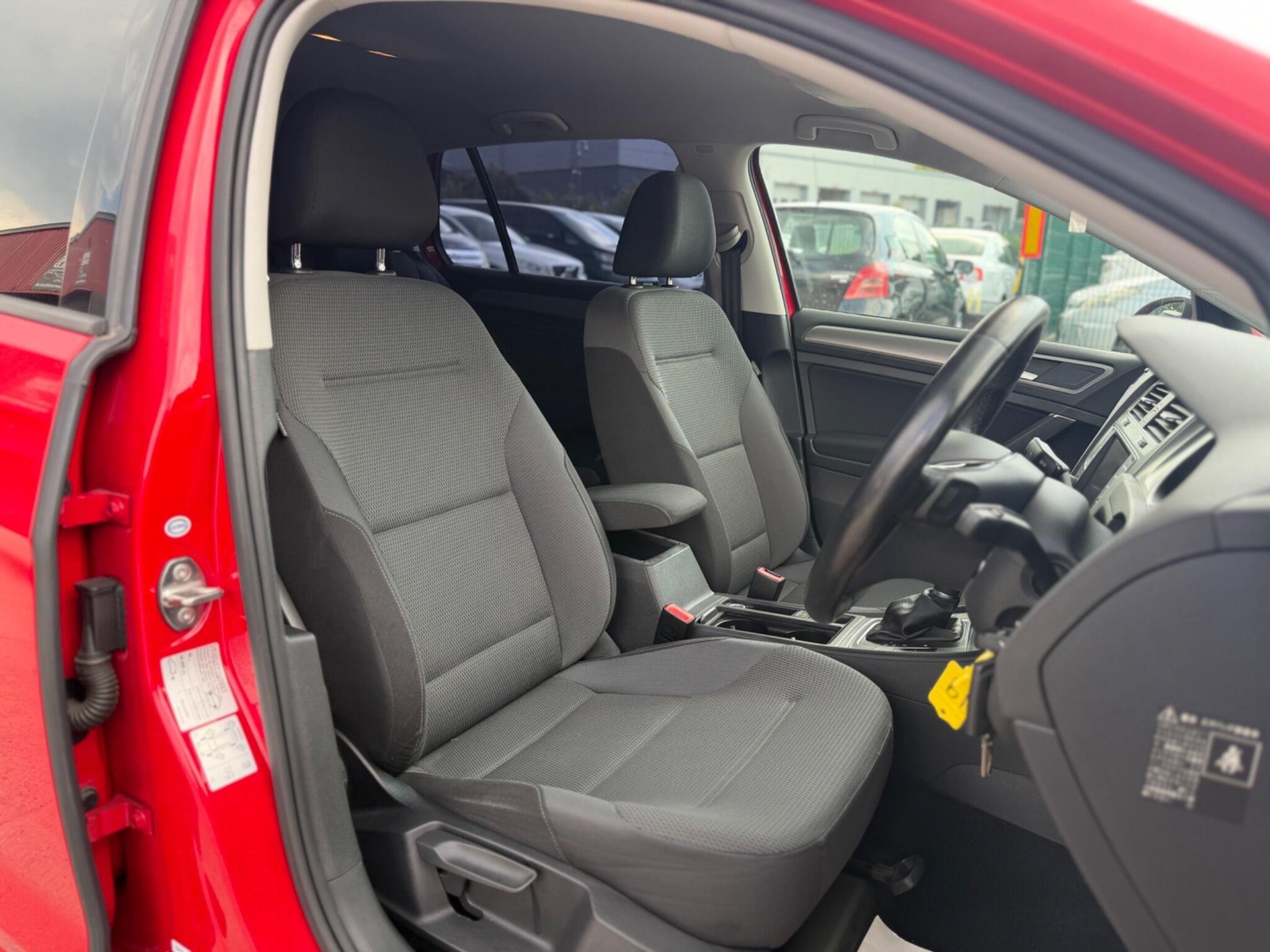 Volkswagen Golf - Image 11