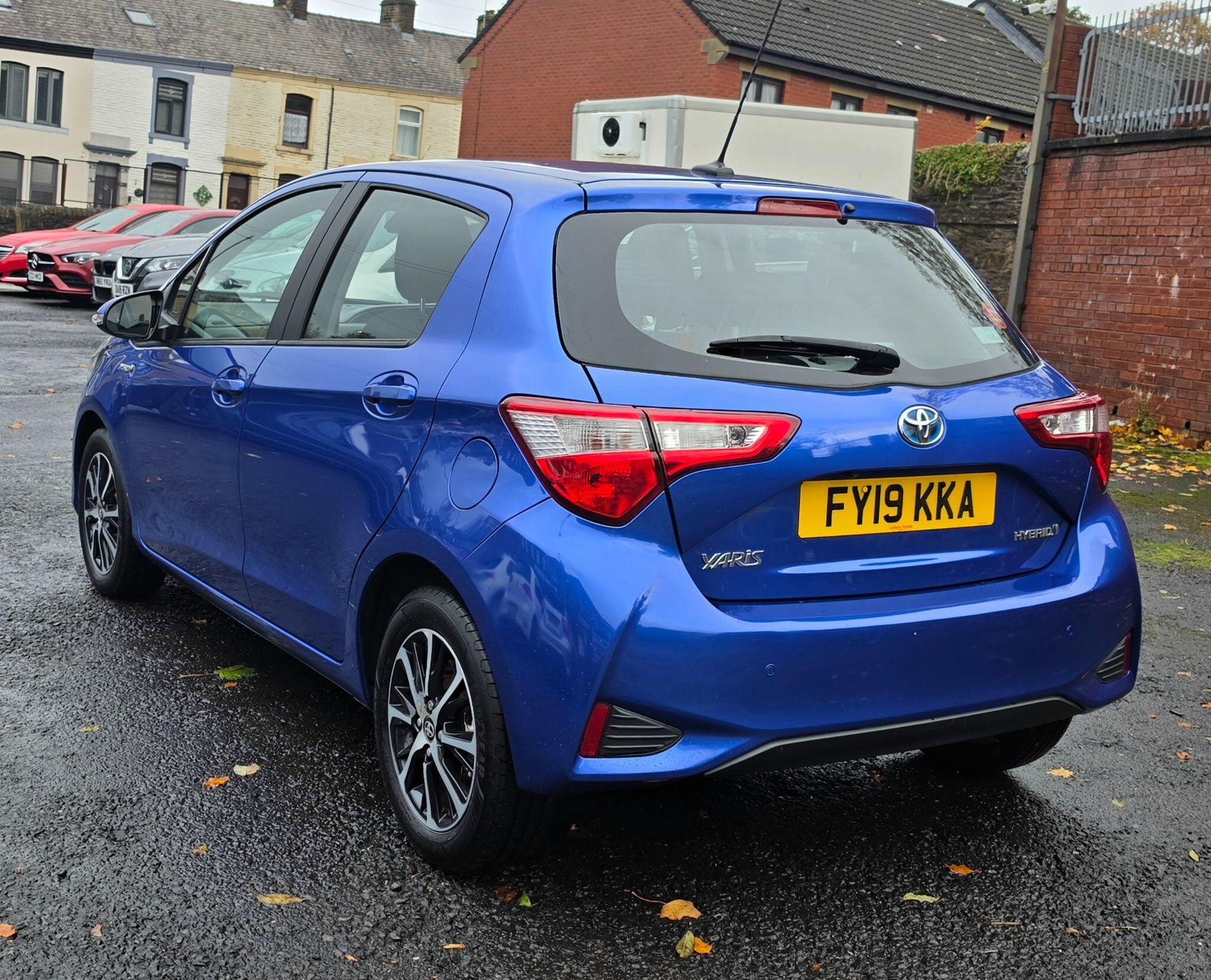 Toyota Yaris - Image 5