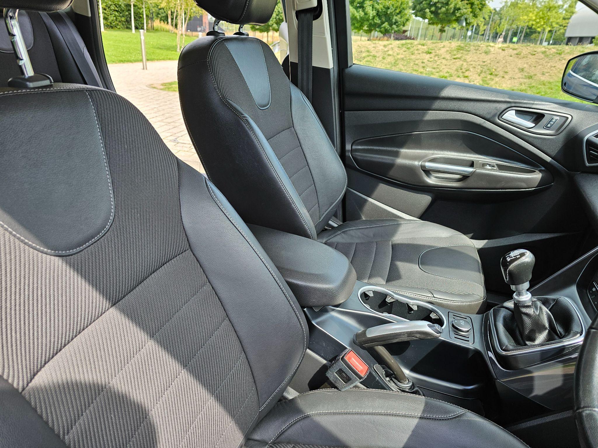 Ford Kuga - Image 21