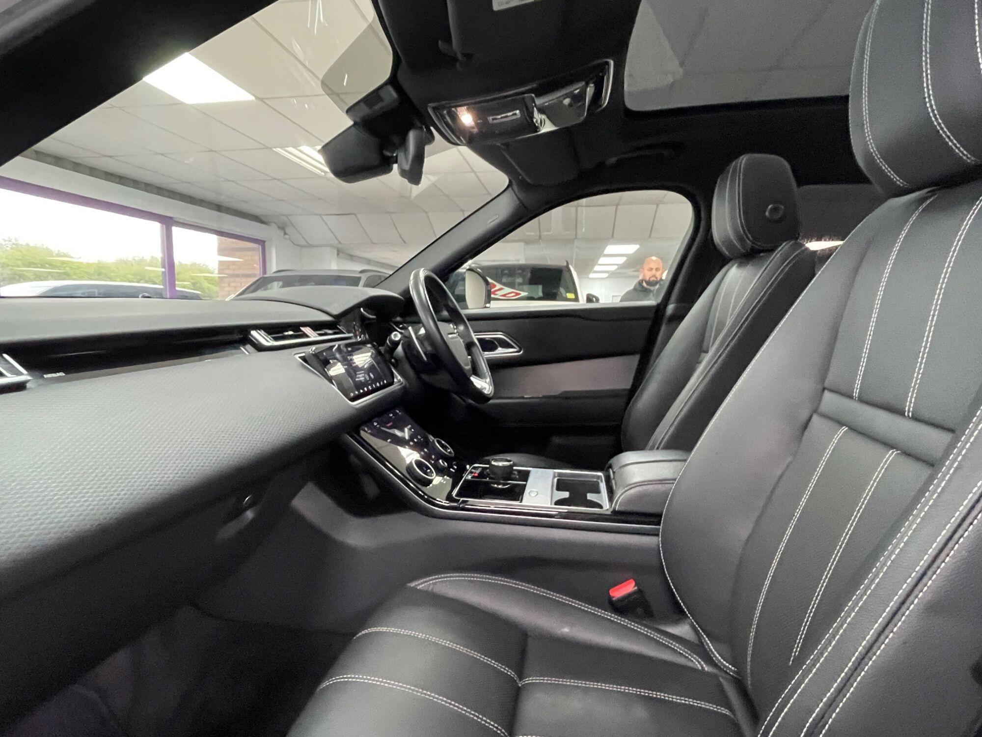 Land Rover Range Rover Velar - Image 31