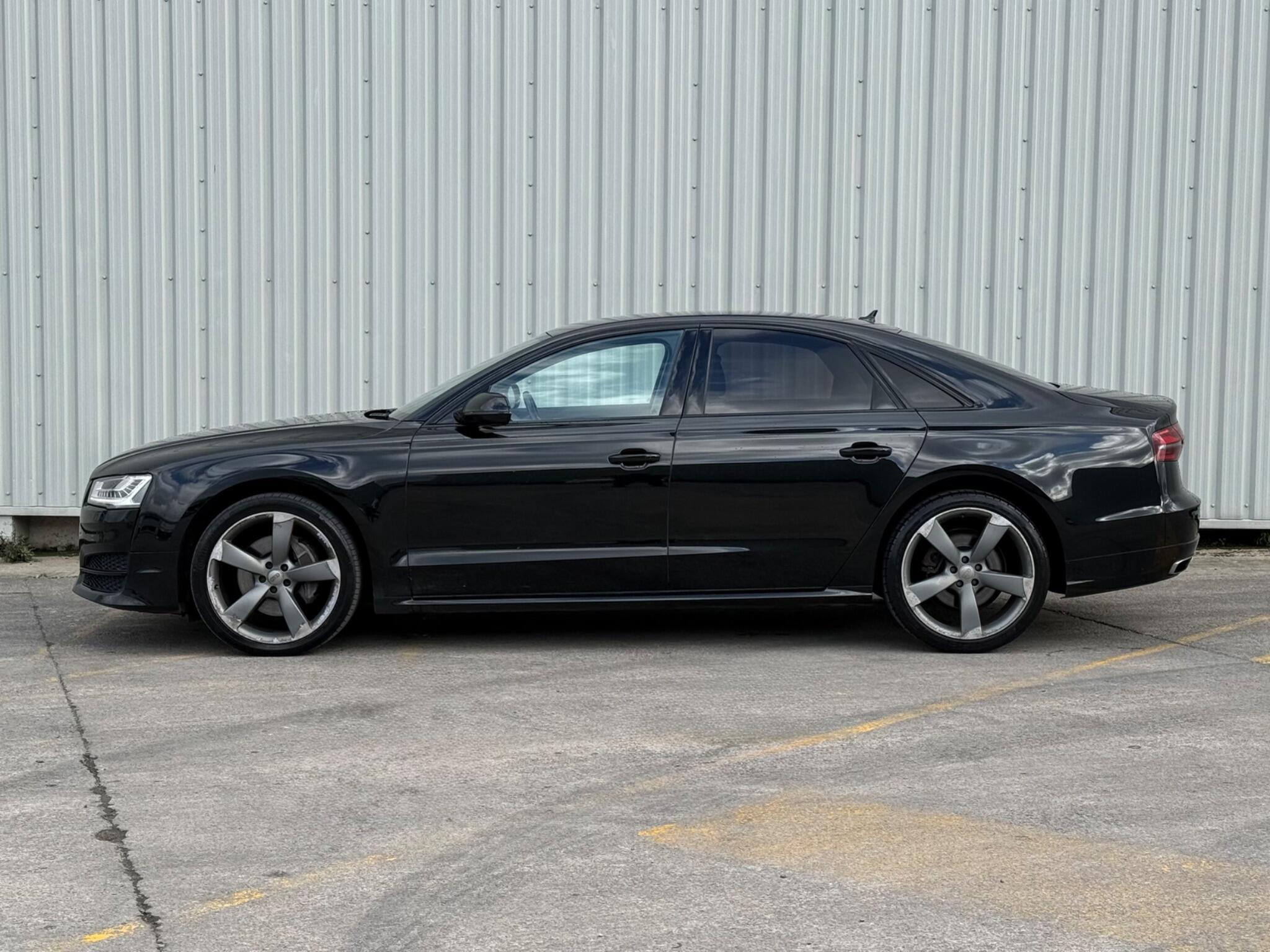 Audi A8 - Image 12