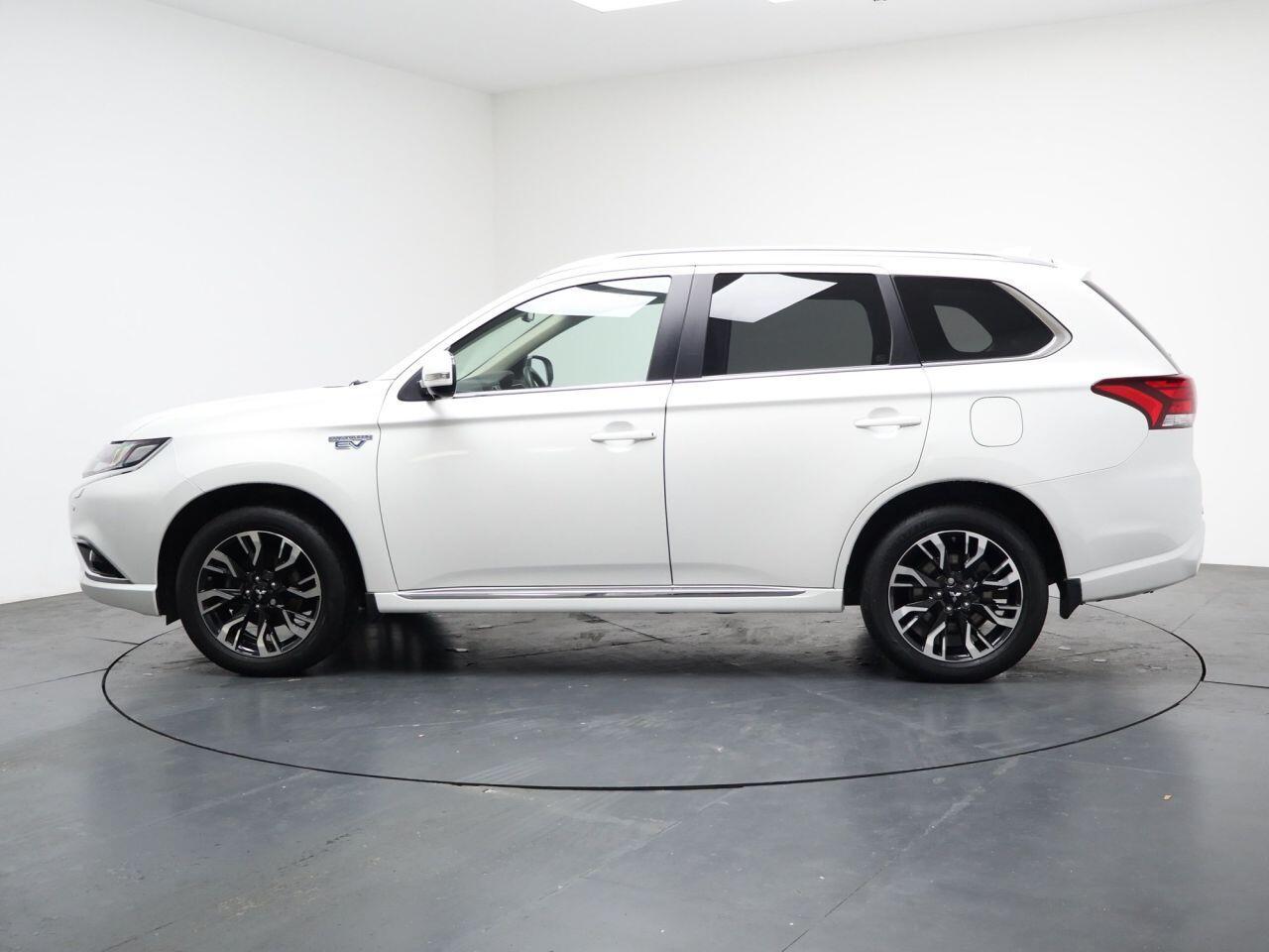 Mitsubishi Outlander - Image 8